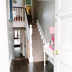 Gemuetliches Haus Fuer 10 Personen Stadt 15 Minuten Zu Fuss Strassenbahn 5 Minuten By Interhome Dom wakacyjny