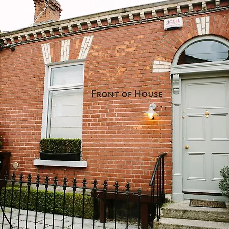 Semesterbostad Gemuetliches Haus Fuer 10 Personen Stadt 15 Minuten Zu Fuss Strassenbahn 5 Minuten By Interhome Dublin