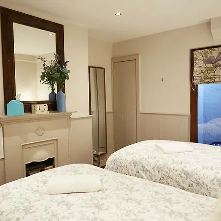 Сasa de vacaciones Gemuetliches Haus Fuer 10 Personen Stadt 15 Minuten Zu Fuss Strassenbahn 5 Minuten By Interhome Dublín